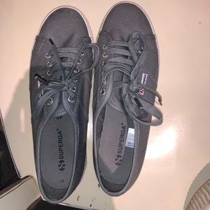 grey platform supergas